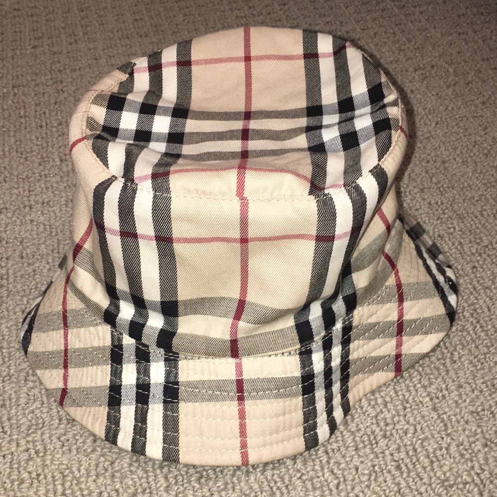 Burberry reversible bucket hat